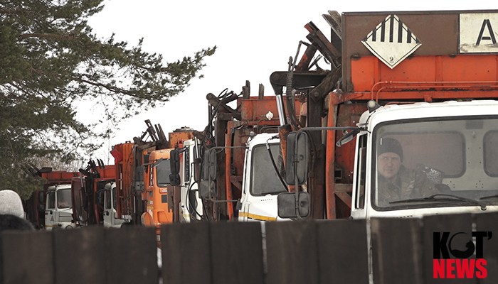 А город хоть мусором зарастай...