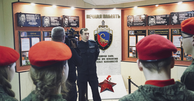 Сотрудники ОМОН Росгвардии организовали познавательную экскурсию для архангельских школьников