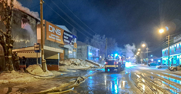 Пожарные ликвидировали крупный пожар в Березнике