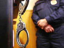 Экс-сотрудница полиции снова предстанет перед судом за злоупотребление служебными полномочиями