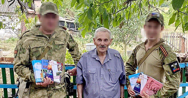 В ДНР росгвардейцы навестили семью ветеранов труда