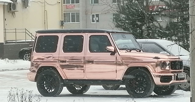 Котлас из скандального становится гламурным: мэр качается, а колбасная королева шикует