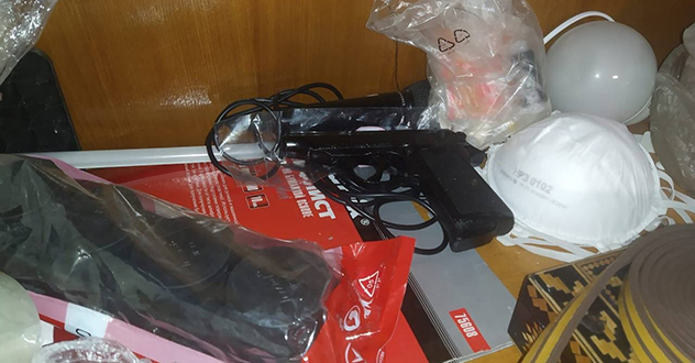 В Архангельске сотрудниками РУФСБ России по Архангельской области совместно с УМВД России по Архангельской области пресечена незаконная деятельность кустарной мастерской по изготовлению и сбыту оружия