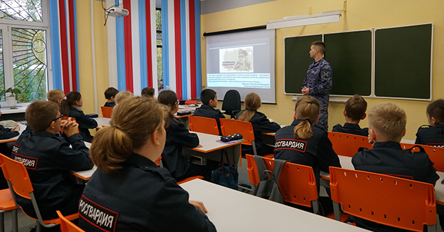 Офицер Управления Росгвардия по Архангельской области рассказал кадетам о Герое России Анатолии Романове