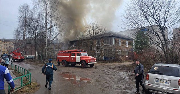 В Котласе ликвидирован пожар в двухэтажном жилом деревянном доме