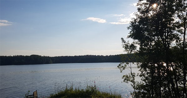 По иску Архангельского межрайонного природоохранного прокурора региональное министерство природных ресурсов и лесопромышленного комплекса обязано установить границы водного объекта