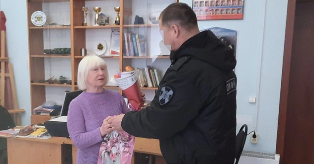 Архангельские омоновцы поздравили вдов и матерей погибших товарищей с Международным женским днем