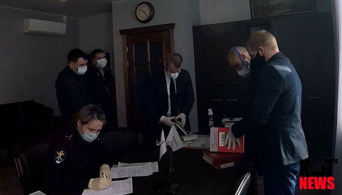 Руководителя Сольвычегодского отделения Северной железной дороги вывели с рабочего места в наручниках