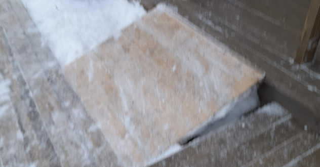 В Пинежском районе после вмешательства прокурора установлен пандус у жилого дома, в котором проживает ребенок-инвалид