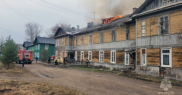 В Котласе ликвидирован пожар в двухэтажном жилом деревянном доме