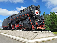 Благоустройство возле памятника - паровоза