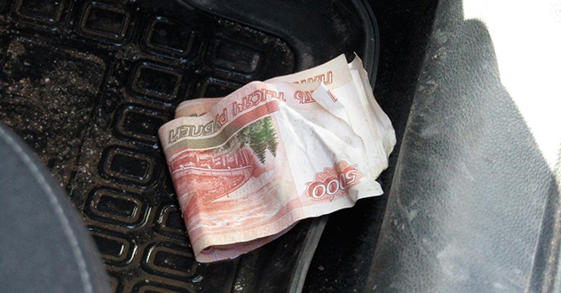 Житель г. Архангельска обвиняется в покушении на дачу взятки, применение насилия в отношении представителя власти и оскорбление