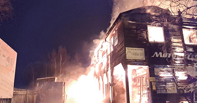 Пожарные ликвидировали крупный пожар в Березнике