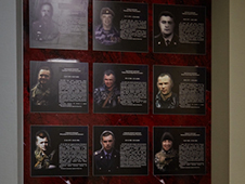 Командующий Северо-Западным округом Росгвардии вручил орден Мужества вдове погибшего сотрудника СОБР «Архангел»