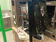 Полицейскими города Северодвинска задержан подозреваемый в совершении кражи кофейного автомата