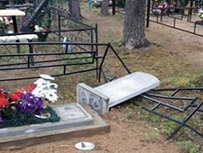 Трое подростков Устьянского района обвиняются в уничтожении и повреждении мест захоронения