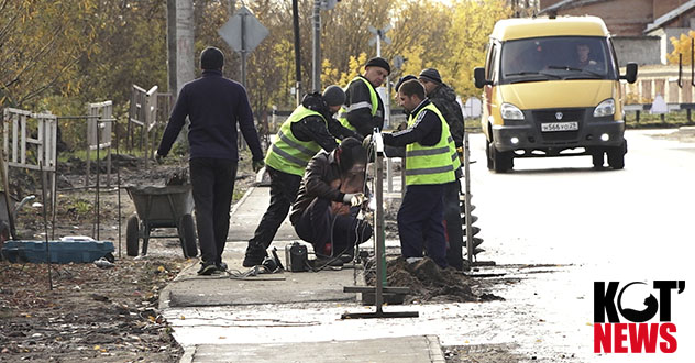 То уходит, то возвращается. Подрядчик вновь приступил к строительству тротуара на 7-го Съезда Советов