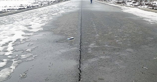 Котлас. Где посадки? Новая дорога, где ещё муха не сидела, треснула пополам