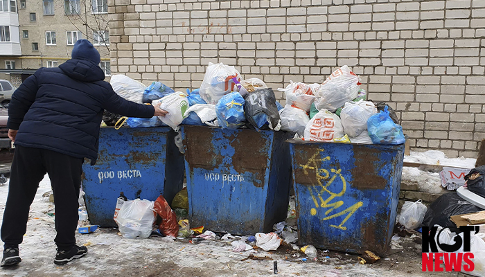 В Котласе мусор застрял во дворах