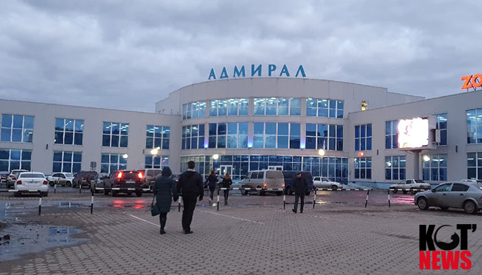 С завтрашнего дня закрываются даже торговые центры