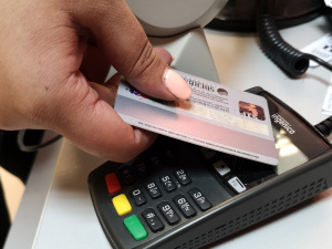 Новодвинскими полицейскими задержан подозреваемый в краже с банковской карты