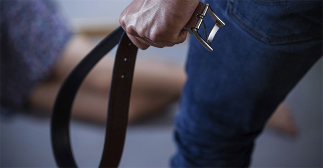 Жительница Вельского района обвиняется в истязании несовершеннолетней дочери