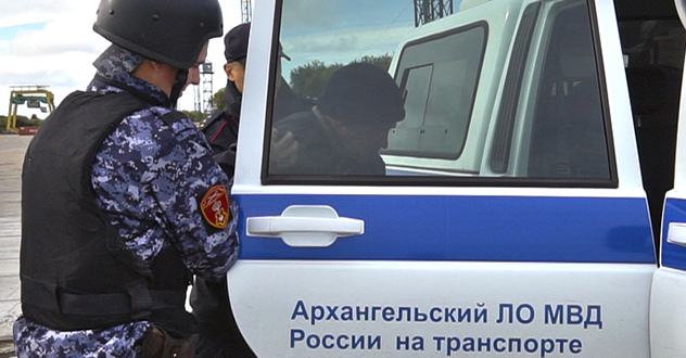 Подразделения Росгвардии провели учебную тренировку по защите объектов Архангельского морского торгового порта