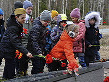 В канун праздника Великой Победы сотрудники и ветераны РУФСБ почтили память партизан Севера