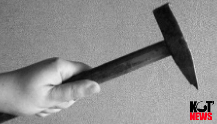 На Удиме 16-летний парень напал с молотком на мужчину за сделанное замечание