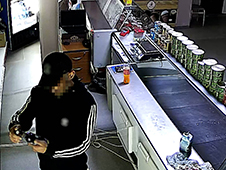 Плесецкими полицейскими по горячим следам задержан подозреваемый в краже из магазина