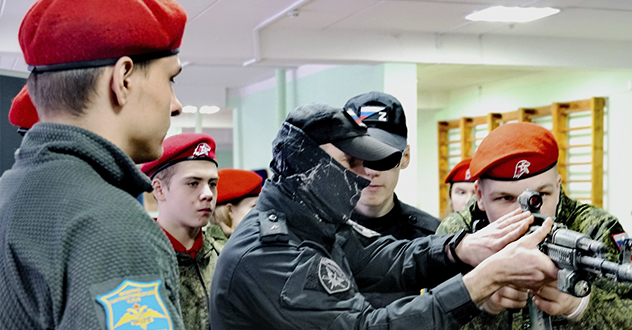 Сотрудники ОМОН Росгвардии организовали познавательную экскурсию для архангельских школьников