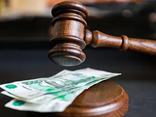 Жительница Северодвинска признана виновной в оскорблении сотрудника полиции и применение к нему насилия не опасного для жизни и здоровья