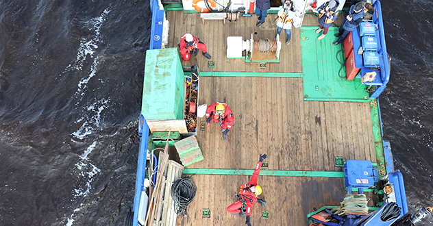 В Белом море прошли учения по поиску и спасению людей