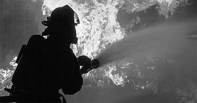 Пожар в автосервисе