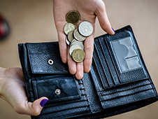 В Коряжме у работников образовательного учреждения были нарушены трудовые права