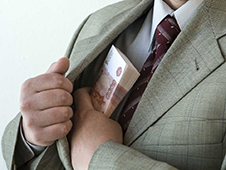 В Архангельской области в суд направлено уголовное дело в отношении бывшего адвоката, обвиняемого в мошенничестве в особо крупном размере и легализации денежных средств, полученных преступным путем