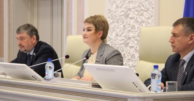 Областные депутаты предложили наградить губернатора Поморья