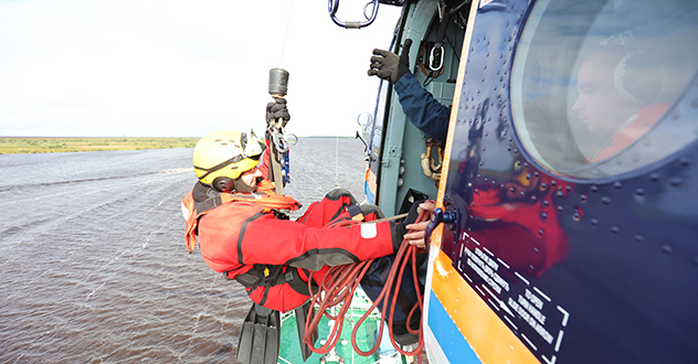 В Белом море прошли учения по поиску и спасению людей