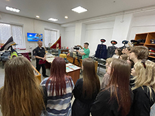В рамках информационно - пропагандистской акции «Неделя открытых дверей» музейную комнату МО МВД России «Котласский» посетили старшеклассники МОУ СОШ №4 г. Котласа
