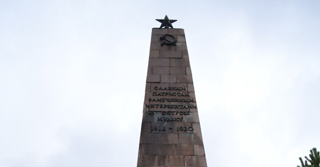 Суд обязал властей отремонтировать монумент памяти жертв интервенции в пос. Мудьюг