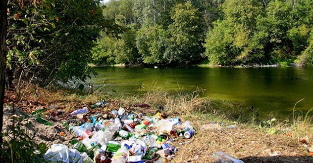 Котласская межрайонная прокуратура через суд требует ликвидировать несанкционированную свалку вблизи р. Вычегда