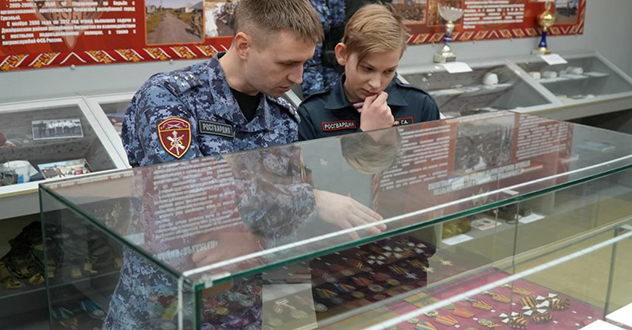 Архангельские школьники посетили с экскурсией региональное управление Росгвардии