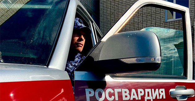 В Няндоме сотрудники Росгвардии задержали мужчину, пытавшегося похитить товары из магазина