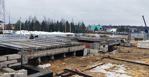 В Котласе приступили к кирпичной кладке каркаса двух новостроек для переселенцев