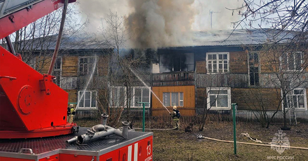 В Котласе ликвидирован пожар в двухэтажном жилом деревянном доме