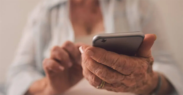 Неравнодушная женщина уберегла архангелогородку от потери сбережений