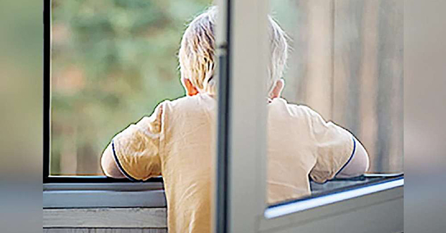 В Новодвинске двухлетний ребенок выпал из окна квартиры, расположенной на четвертом этаже