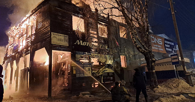 Пожарные ликвидировали крупный пожар в Березнике