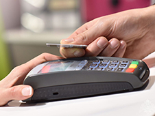 Жительница Пинежского округа осуждена за совершение хищения денежных средств с банковского счета и нанесение побоев