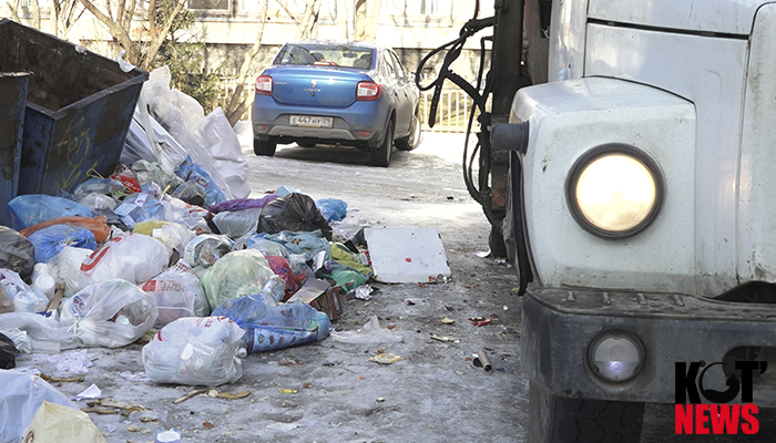 Мусоровозы Экосинтеза проходят на городскую свалку
